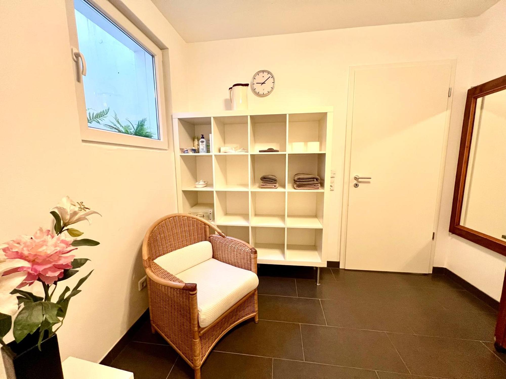 Apartment Beim Thoeny - Schoenes Apartment Mit Privatem Zugang Utting am Ammersee